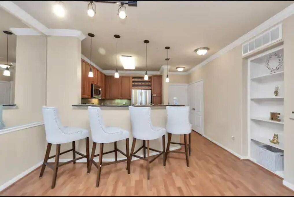 Modern Condo Near Texas Medical Center W Free Parking Houston Exterior photo